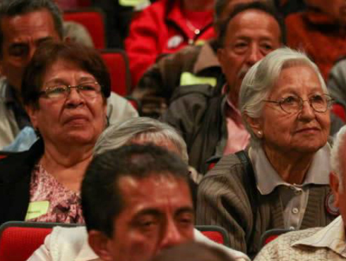 Unos cuatro mil adultos mayores asisten a 106 escuelas de Mayores en el Distrito Federal.