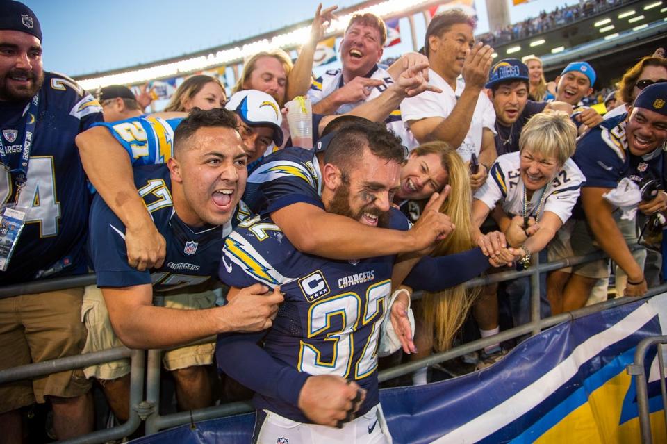 Chargers vence a Chiefs tras cierre dramático y avanza a playoffs