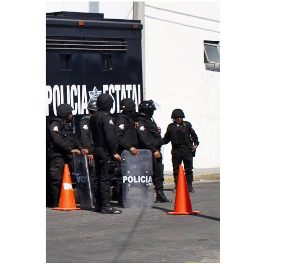 Elementos de la policía estatal. 