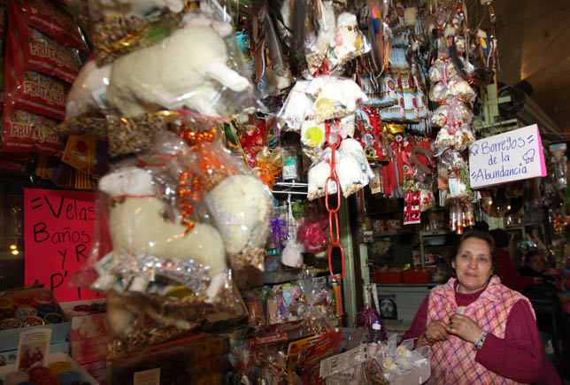 Los locales del mercado 16 de Septiembre son muy visitados en estos días.