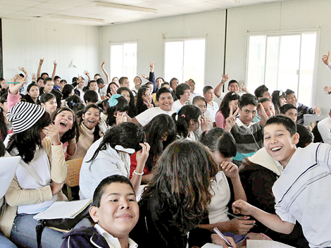 El objetivo del CEMABE es conocer el número de escuelas, alumnos, profesores y otros detalles.