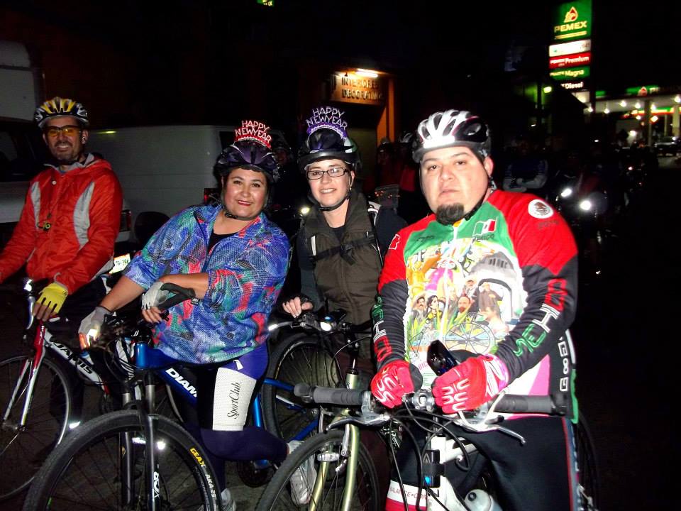 Despiden el 2013 sobre una bicicleta