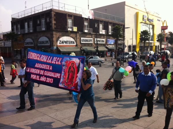 Feligreses llegan a la Basílica para agradecer por el 2013