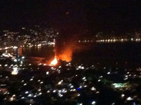 Noche de incendios en Acapulco.