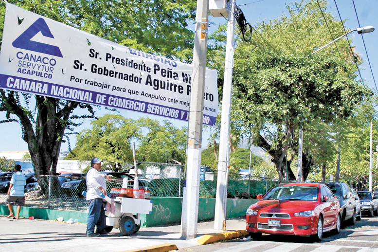 Los carteles pertenecen a la Canaco local.