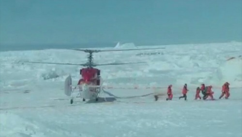 Rescate de pasajeros de barco ruso atrapado en el hielo ártico