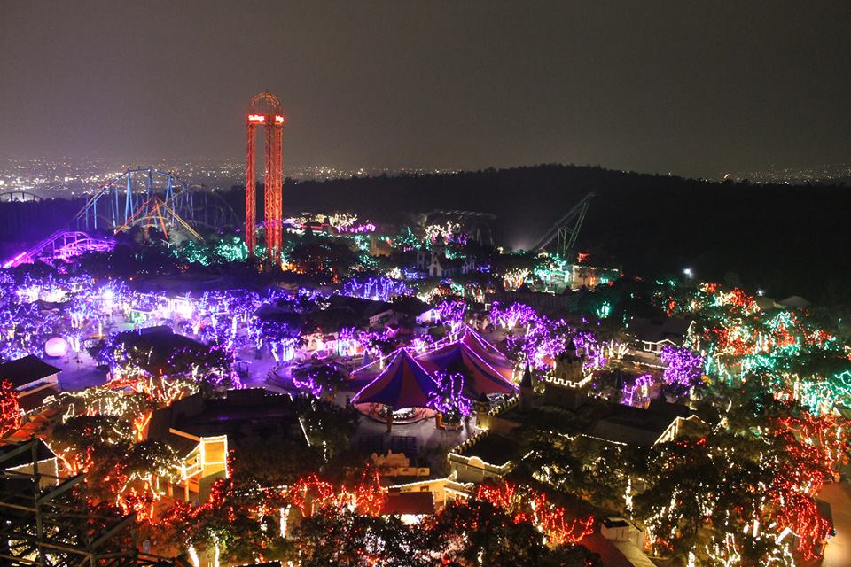 Iluminación del parque de diversiones Six Flags