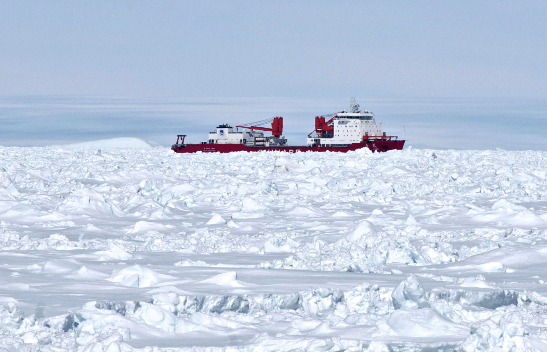 El rompehielos chino "Xue Long", que ayudó a evacuar a los pasajeros de un buque ruso varado en el hielo de la Antártida, se ha quedado a su vez bloqu