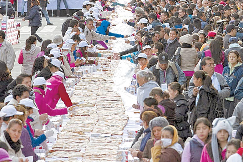 El pan pesó más de 9 mil kilogramos.