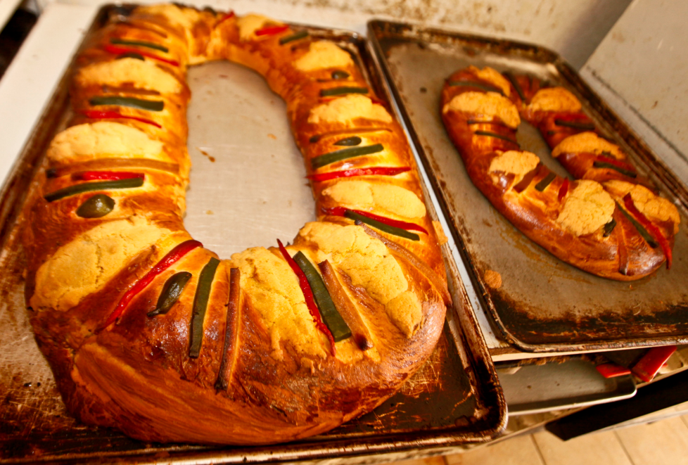 Preparan tradicional rosca de reyes 