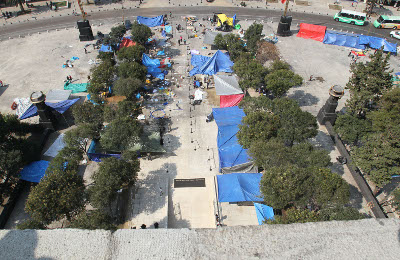 El campamento quedó confinado en una pequeño espacio del Monumento a la Revolución
