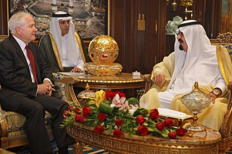 Robert Gates, durante su última visita como secretario de Defensa a Arabia Saudí