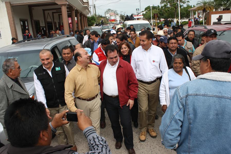 El alcalde aprovechó la presencia de autoridades estatales y federales para solicitar apoyo para concretar obras.