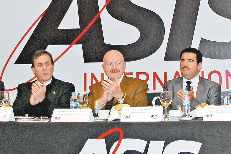 El comisionado se reunió con representantes de empresas de seguridad privada.