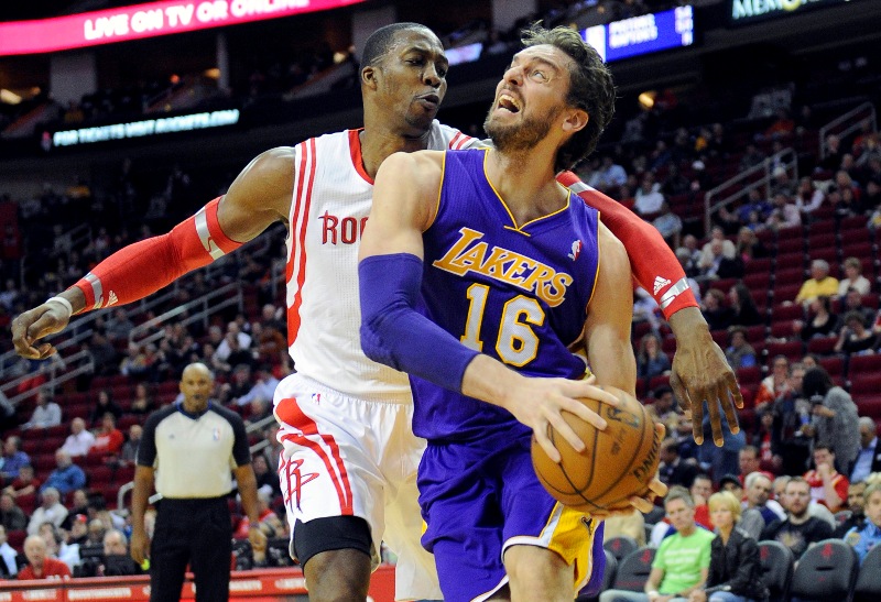 Rockets doblegó a Lakers 
