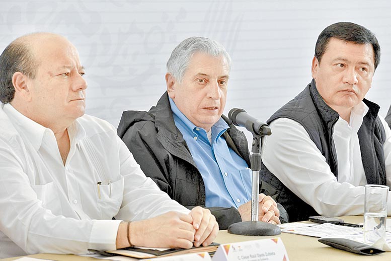 El secretario de Gobernación supervisó en Tabasco la ayuda a los damnificados por las lluvias.