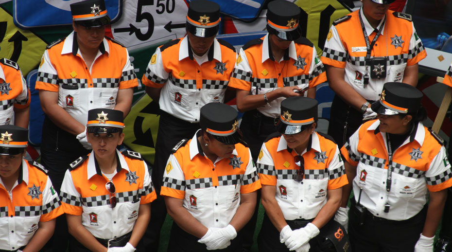 Sólo las mujeres de Tránsito pueden infraccionar.