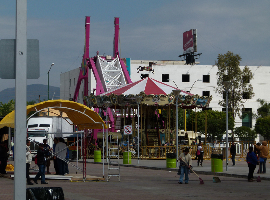 Un carrusel ya fue instalado en el Polifórum.