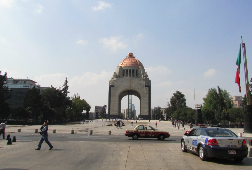 Vista oriente de la Plaza de la República