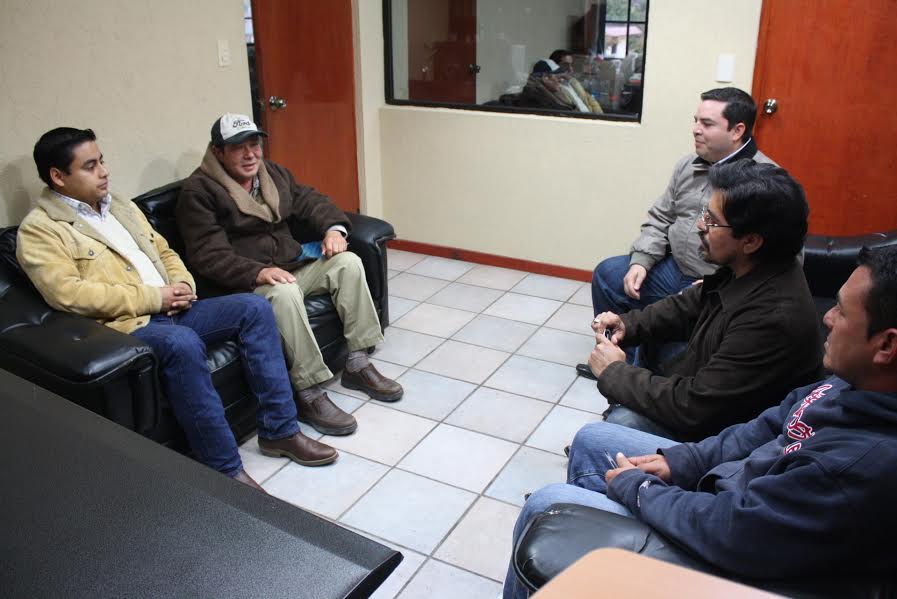 Autoridades municipales se reunieron con especialistas en la conservación de las tortugas marinas.
