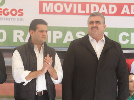 El diputado Francisco Cienfuegos y el alcalde de Guadalupe, César Garza.