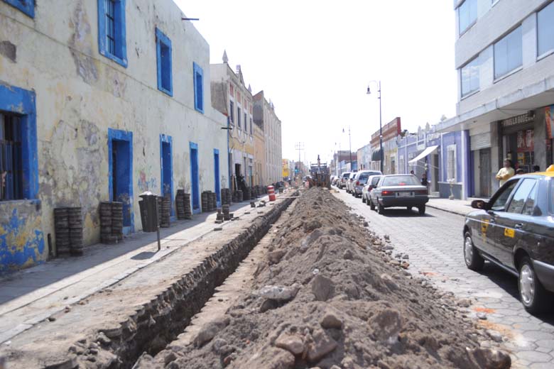 Las obras en la 11 Norte-Sur ocasionan tráfico en la zona.