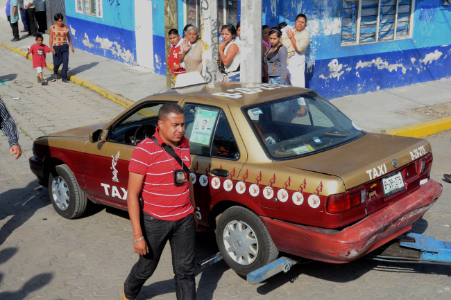 Los taxis piratas serán remitidos al corralón