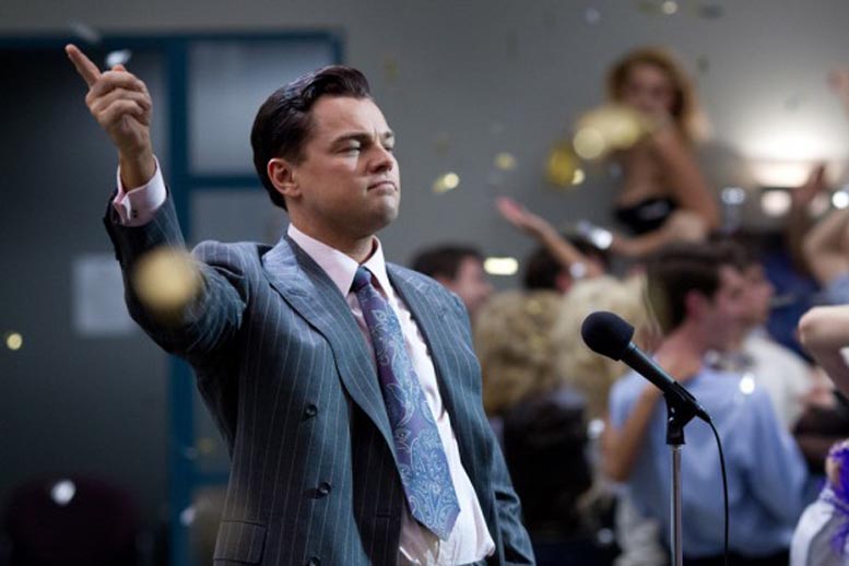 En la cinta, Leonardo DiCaprio interpreta a un joven corredor de Bolsa sumergido en el alcohol y las drogas.