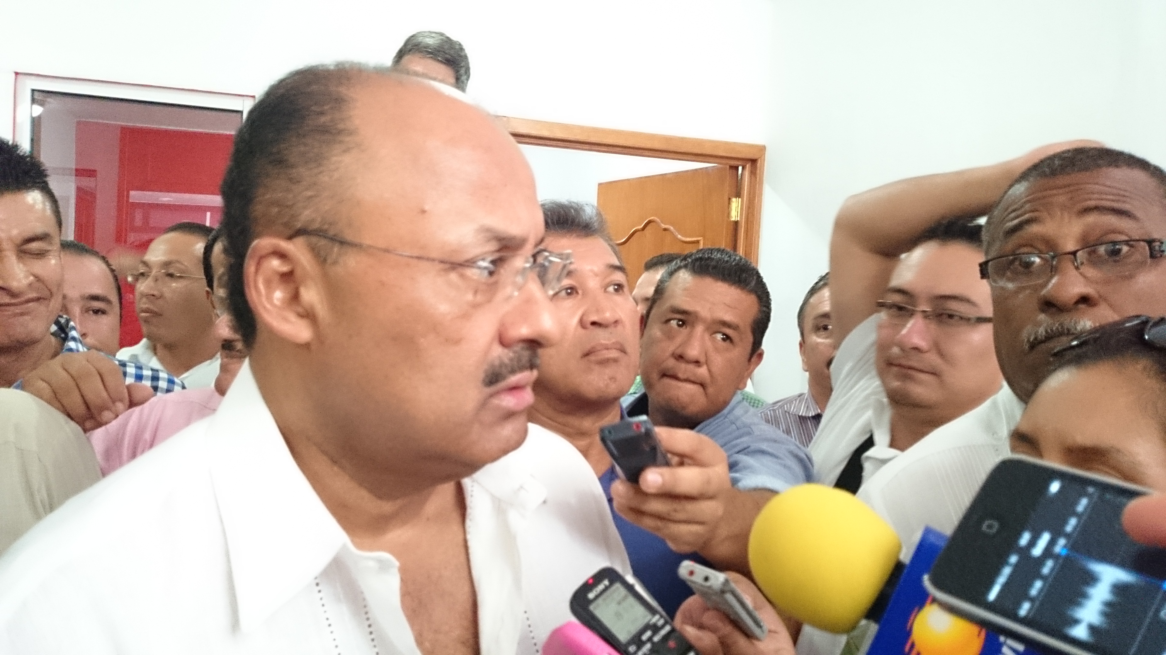 El senador René Juárez