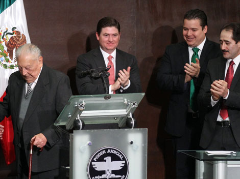 El gobernador Rodrigo Medina encabezó la celebración del 189 aniversario del Poder Judicial en NL.