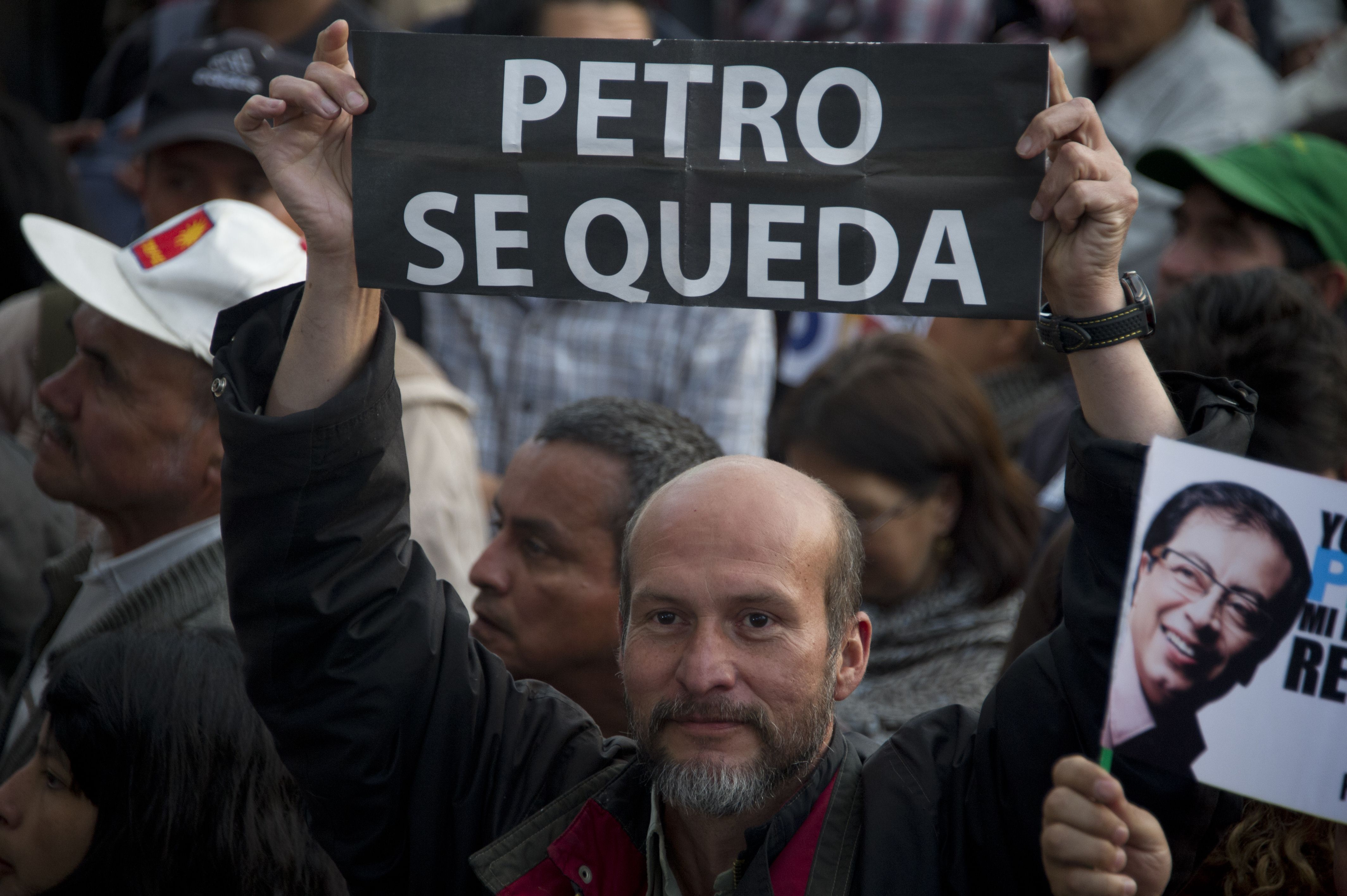 Un simpatizante de Gustavo Petro, en la manifestación de hoy en Bogotá