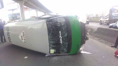 Volcadura de microbús en Cuautitlán
