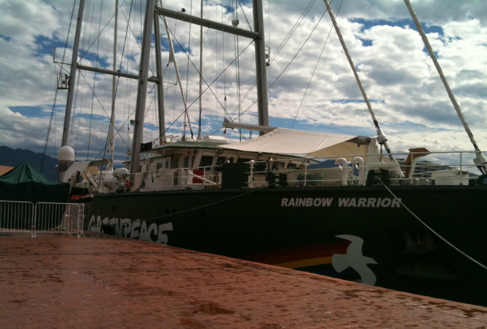 El buque insignia de Greenpeace inició hoy la visita a Puerto Vallarta.