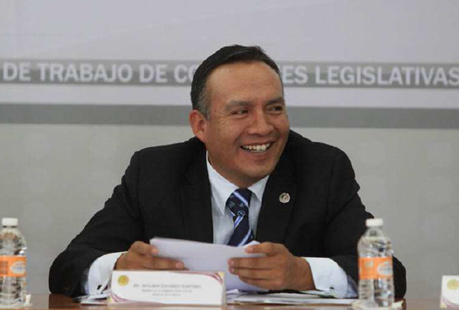 El presidente de la Comisión de Gobernación y Puntos Constitucionales, Apolinar Escobedo Ildefonso