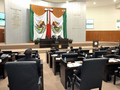 Canaco cuestiona desempeño de diputados y senadores