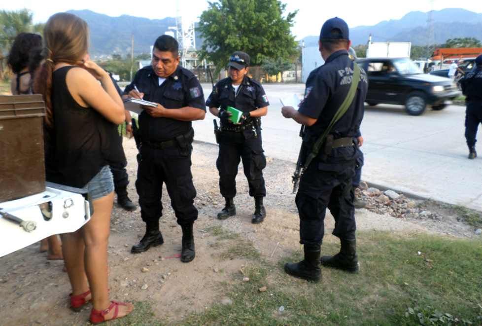 Elementos de la Comisaría de Policía Preventiva y Vialidad de Puerto Vallarta. 