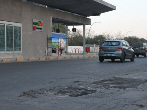 Las obras de Ecovía generaron daños en el pavimento.