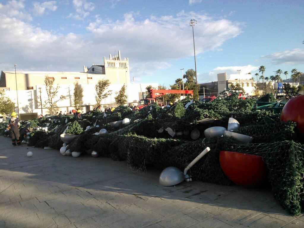 Fue retirado por personal de Bomberos, Protección Civil y de la DSPM.