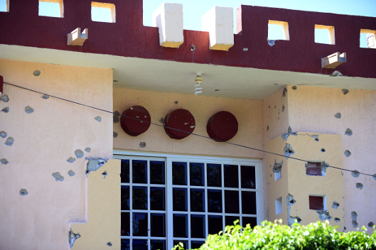 La casa de un supuesto narcotraficante en la Nueva Italia fue baleada durante la toma de la ciudad