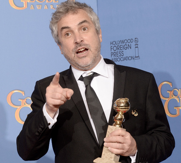 El cineasta mexicano Alfonso Cuarón recibió el Golden Globe en la categoría de mejor director. 