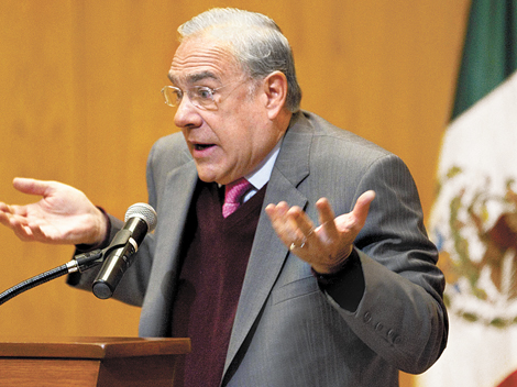 José Ángel Gurría considera que, sin financiamiento, “es como andar con una pata de palo”.