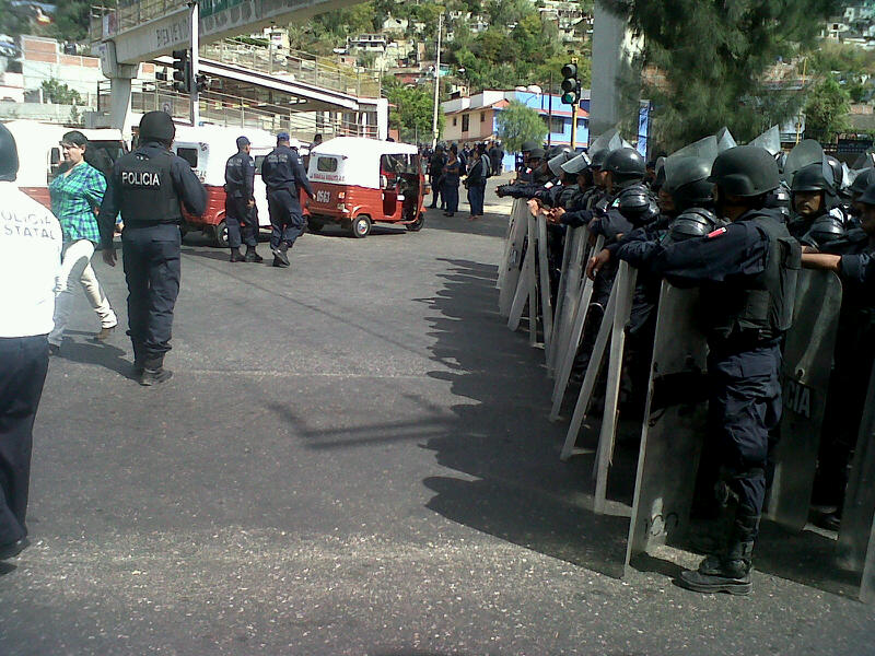 La policía intervino para despejar las vialidades