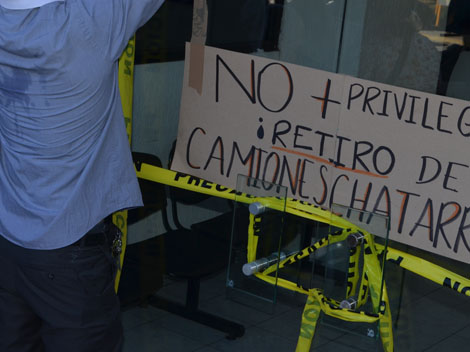 Los integrantes de Únete Pueblo protestaron.