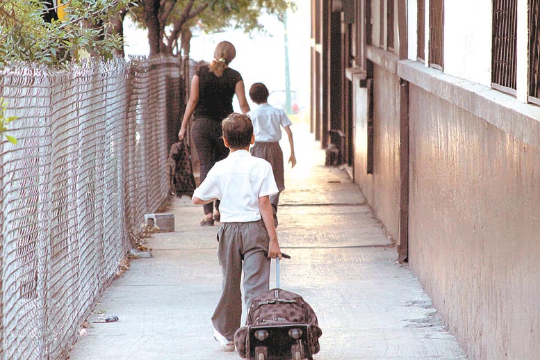 Los niños quedan en medio de esta circunstancia.