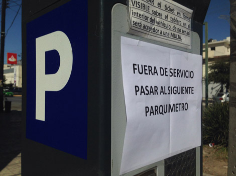 Algunos cuentan con letreros de advertencia de la falla. 