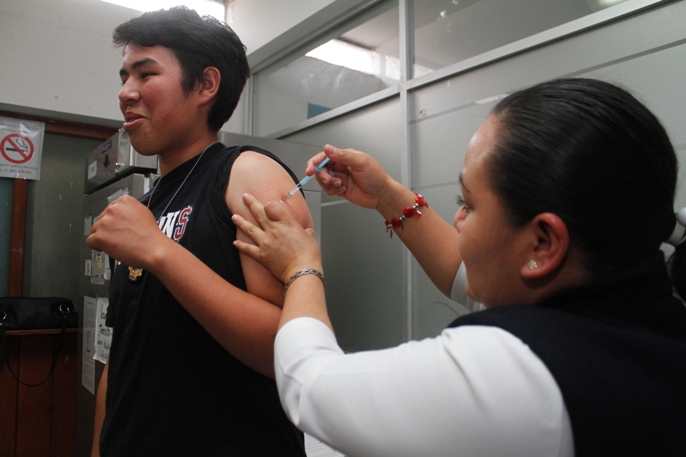 Aplicación de la dosis gratuita en los Centros de Salud.