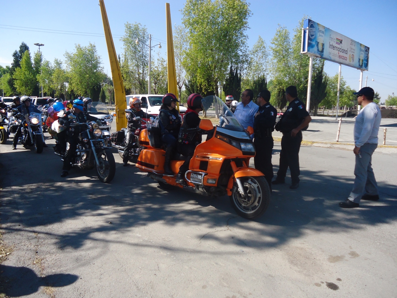 Motociclistas regalan juguetes a niños de Texcoco - Grupo Milenio
