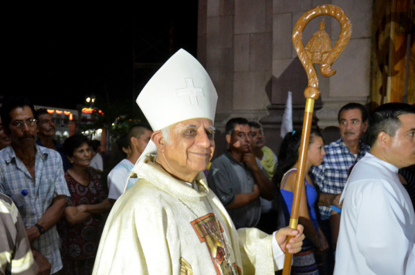 El obispo de Apatzingán, Miguel Patiño.