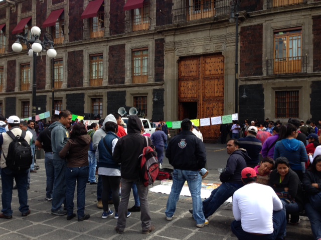 Maestros protestan frente a la SEP- Grupo Milenio