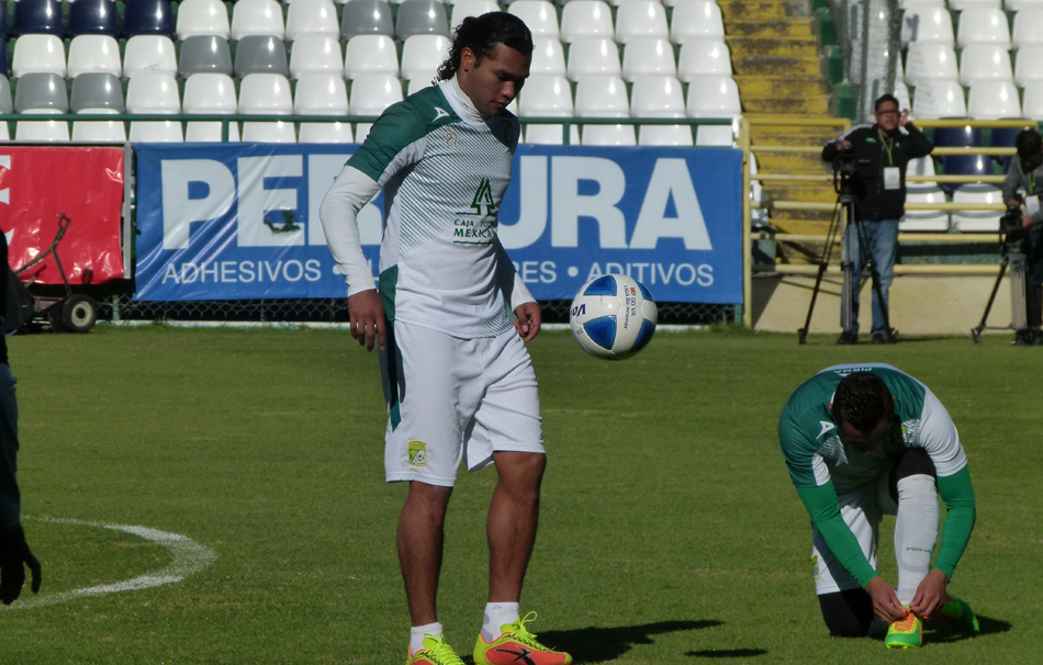 El equipo recibió los balones para entrenar y los partidos de local.